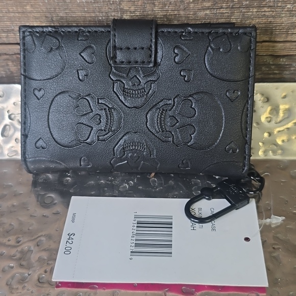 Betsey Johnson Black Skull Embossed Wallet, NWT - Picture 2 of 4